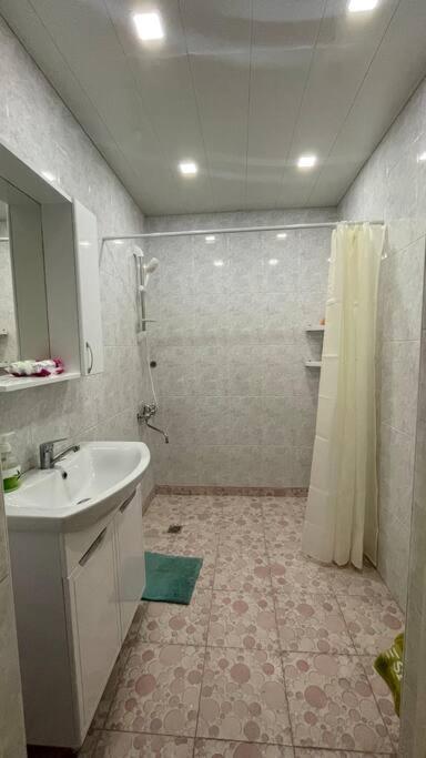Красивая Квартира В Центре, С Бесплатной Парковкой Ереван Екстериор снимка